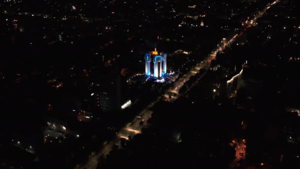 Luftaufnahme Der Innenstadt Von Chisinau Bei Nacht Parlament Präsidentschaft Straße — Stockvideo