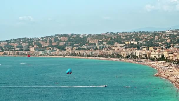 Vista Costa Azur Niza Francia Múltiples Descansando Playa Personas Edificios — Vídeos de Stock