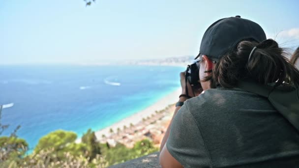 Nice Fransa Cote Azur Fotoğrafını Çeken Kadın Fotoğrafçı Yavaş Çekim — Stok video