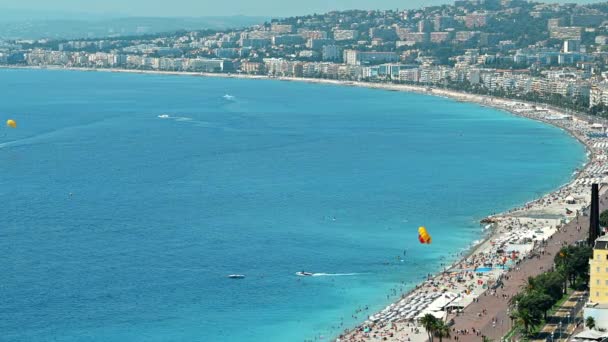 Nice フランス 2021年8月8日 コートD Azurの表示 水の気晴らし ビーチの人々 地中海の青い水に複数の休憩 — ストック動画
