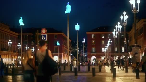 2021年8月8日 中央广场 多人居住 晚上有古典建筑 — 图库视频影像
