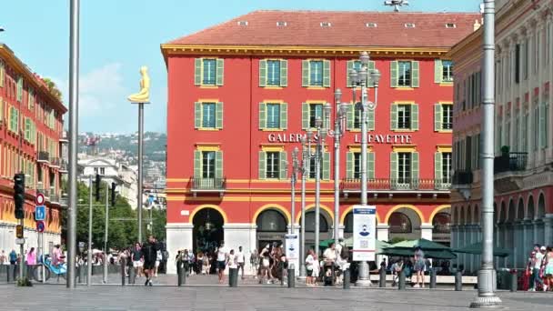 Nice Francia Agosto 2021 Plaza Central Con Varias Personas Edificios — Vídeo de stock