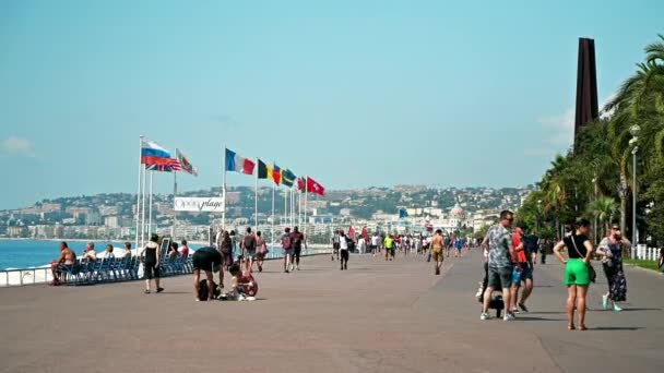 Nice Francia Agosto 2021 Múltiples Personas Caminando Por Calle Terraplén — Vídeo de stock