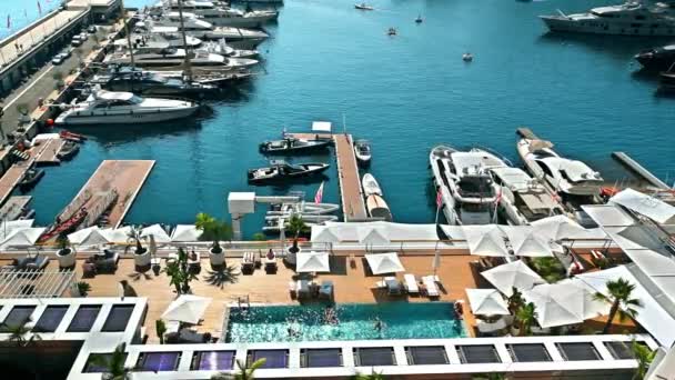 Monaco Srpna 2021 Námořní Přístav Kotvenými Jachtami Hotel Mořském Pobřeží — Stock video