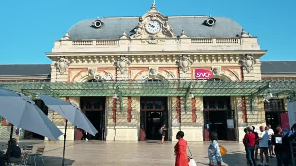 Nice Frankreich August 2021 Bahnhofsausbau Mit Fußgängern — Stockvideo