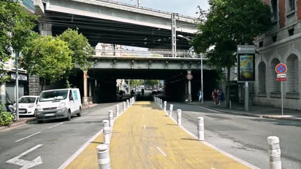 Серпня 2021 Містечко Переживає Вуличний Пейзаж Переміщення Автомобілів Будівель Мостів — стокове відео