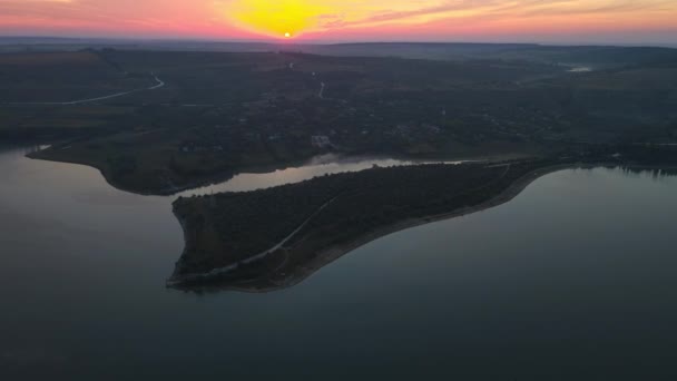 Вид Воздушного Беспилотника Природный Заповедник Дуруитоара Закате Молдове Река Деревня — стоковое видео