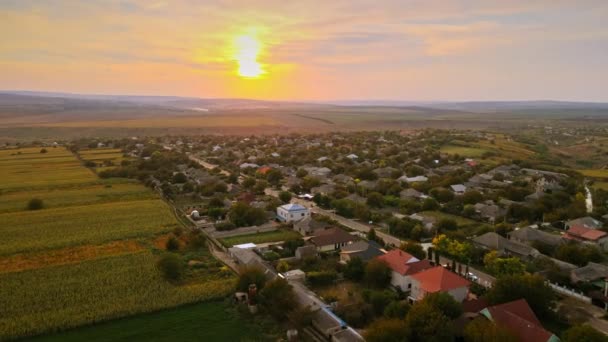 Vue Aérienne Par Drone Village Moldavie Coucher Soleil Bâtiments Résidentiels — Video