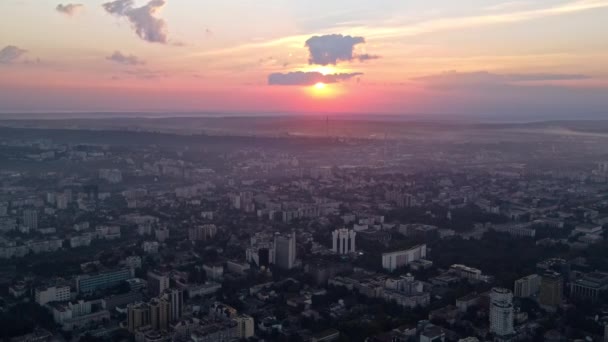 日落时俯瞰基希讷乌的上空 全景多座建筑物 摩尔多瓦 — 图库视频影像