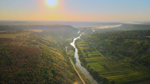 Gün Batımında Eski Orhei Nin Hava Aracı Görüntüsü Nehir Sisli — Stok video