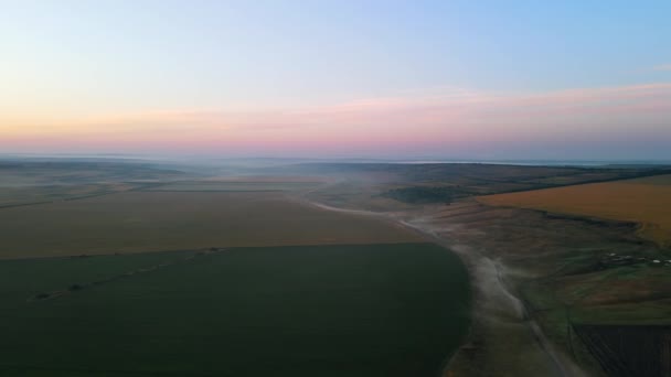 Vista Aérea Drone Aldeia Moldávia Pôr Sol Poucas Colunas Fumaça — Vídeo de Stock