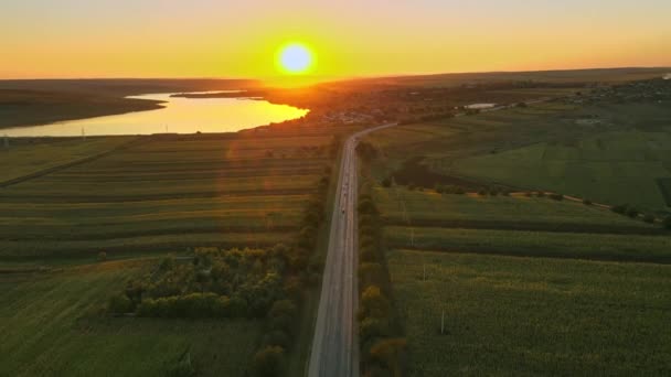 Vista Aérea Natureza Moldávia Pôr Sol Lago Aldeia Estrada Campos — Vídeo de Stock