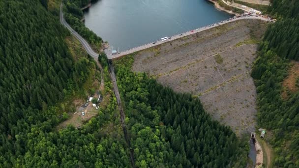 Luchtdrone Zicht Oasa Dam Roemenië Karpaten Heuvels Met Weelderig Bos — Stockvideo