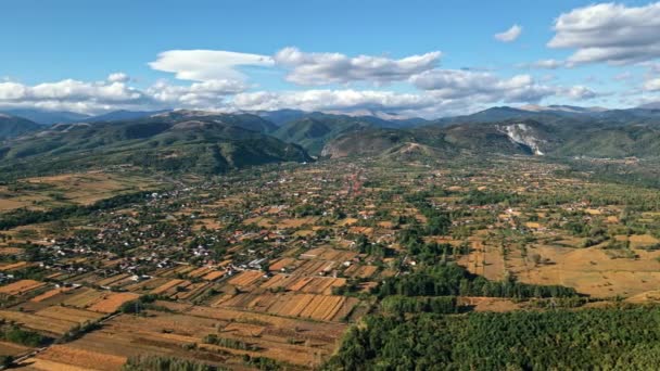 Drohnenaufnahme Der Natur Rumänien Karpaten Mit Dorf Baia Fier Viel — Stockvideo