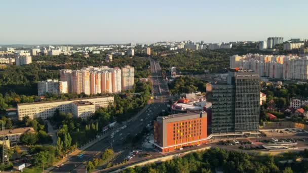 Chisinau Moldova September 2021 Luchtfoto Van Stad Bij Zonsondergang Weg — Stockvideo