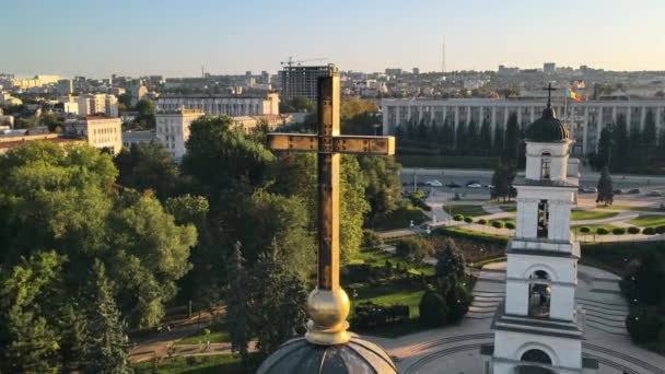 Luchtdrone Zicht Chisinau Centrum Bij Zonsondergang Panoramisch Uitzicht Het Regeringsgebouw — Stockvideo