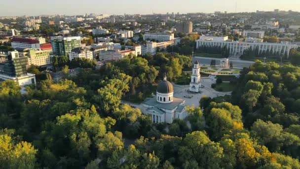 Flygdrönare Utsikt Över Chisinau Centrum Vid Solnedgången Panorama Utsikt Över — Stockvideo