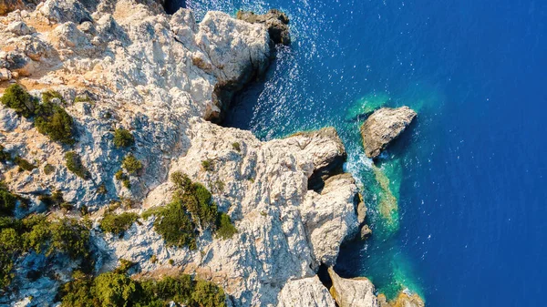 Flygdrönare Utsikt Över Joniska Havskusten Zakynthos Grekland Klippor Klippor Vegetation — Stockfoto