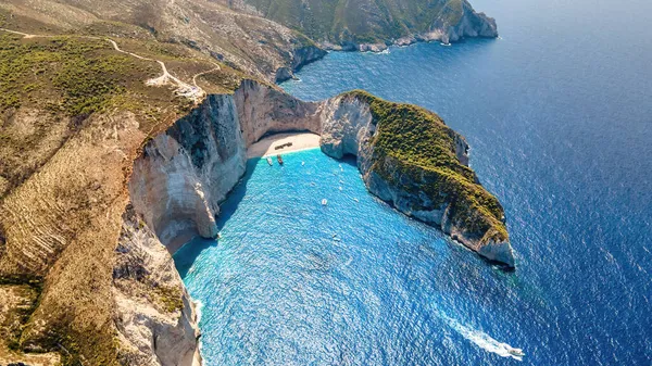 Yunanistan Zakynthos Kentindeki Yon Denizi Kıyısındaki Navagio Plajının Insansız Hava — Stok fotoğraf