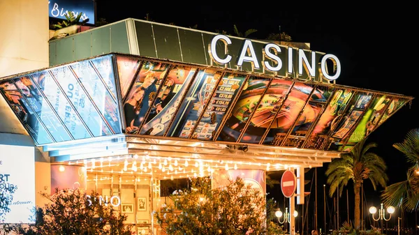 Cannes Frankrijk August 2021 Uitzicht Een Casino Nachts Nachtlampjes — Stockfoto