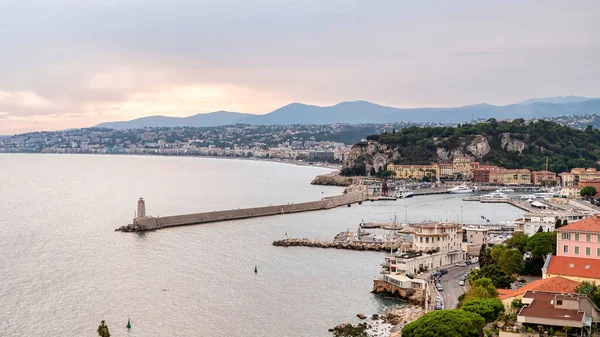 Uitzicht Zeehaven Nice Bij Zonsondergang Frankrijk Aangemeerde Boten Jachten Gebouwen — Stockfoto