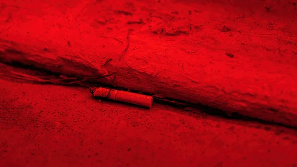 Cigarette Butt Ground Red Illumination — Fotografia de Stock