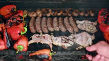 Mangalda et ve sebzeli bıldırcın eti.