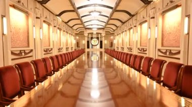 CRICOVA, MOLDOVA - 10 Ekim 2021: Cricova yeraltı şaraphanesinde başkanlık restoran odası