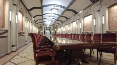 CRICOVA, MOLDOVA - 10 Ekim 2021: Cricova yeraltı şaraphanesinde başkanlık restoran odası