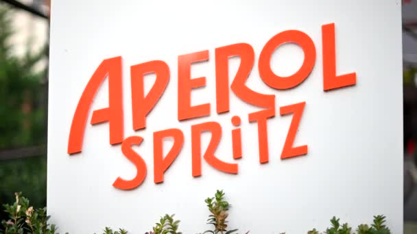 Chisinau Moldova Ekim 2021 Aperol Spritz Logo Bayrağı — Stok video