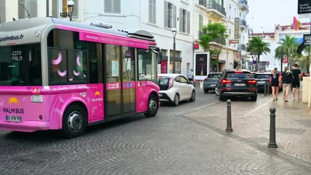 Cannes France August 2021 Streetscape Town Street Cars Walking People — Stock Video