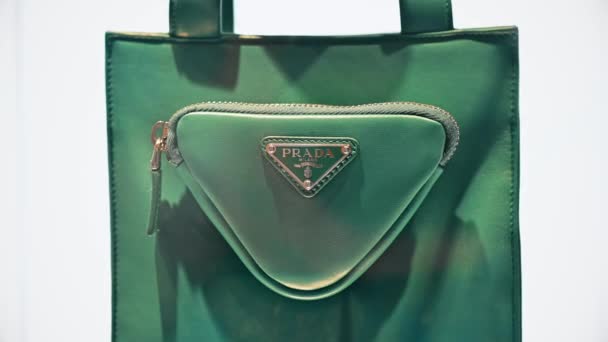 Cannes France Augeight 2021 Prada Womens Green Bag — 비디오