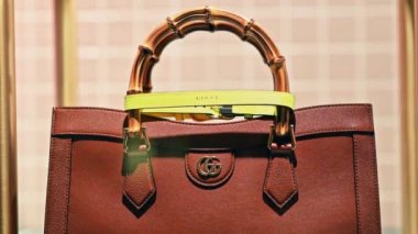 CANNES, FRANCE - 29 AĞUSTOS 2021 Gucci kadın çantası