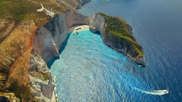 Veduta Aerea Drone Della Spiaggia Navagio Sulla Costa Del Mar — Video Stock