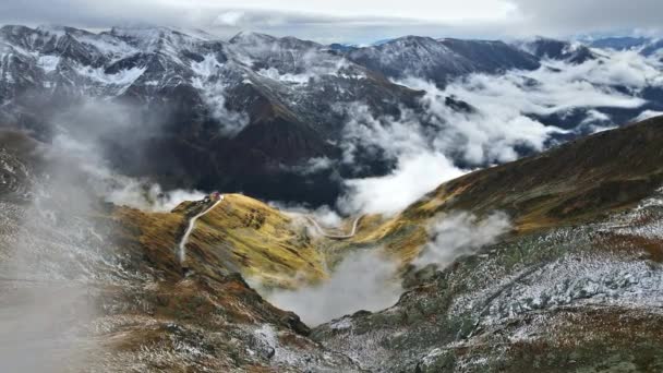Luchtdrone Uitzicht Natuur Roemenië Transfagarasan Route Karpaten Sneeuw Bergen Rotsachtige — Stockvideo