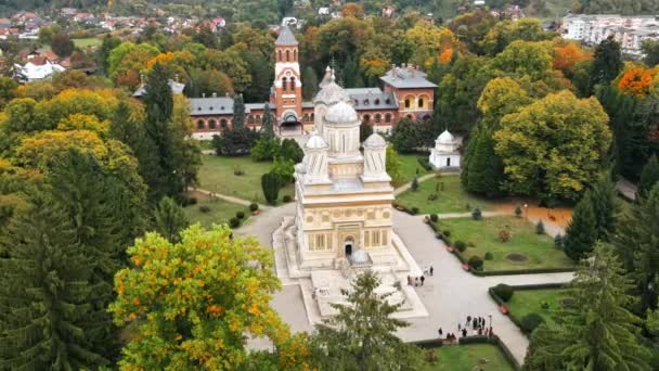 Vista Aérea Drone Catedral Curtea Arges Romênia Igreja Episcopal Praça — Vídeo de Stock