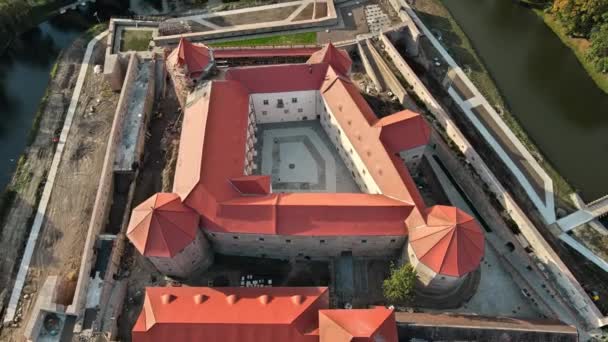 Luchtdrone Zicht Fagaras Roemenië Fagaras Citadel Omgeven Door Een Gracht — Stockvideo