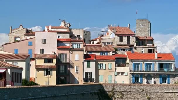 Pantai Laut Mediterania Antibes Prancis Dinding Kuno Bangunan Dan Mobil — Stok Video