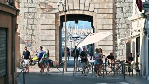 Antibes France August 2021 Street Scape Town Walking People Sea — Stock Video