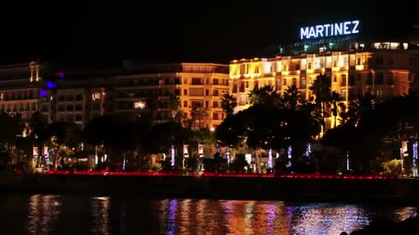 Cannes Frankrijk August 2021 Uitzicht Stad Nachts Dijkstraat Met Gebouwen — Stockvideo