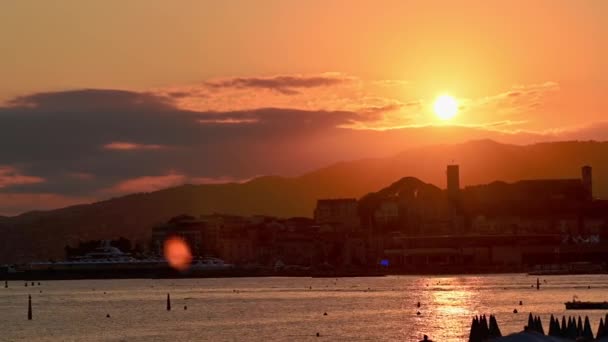Vista Costa Del Mar Mediterráneo Cannes Atardecer Francia Sol Detrás — Vídeos de Stock