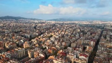 Barcelona, İspanya 'nın hava aracı görüntüsü. Birden fazla yerleşim yeri olan bloklar