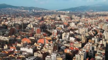 Barcelona, İspanya 'nın hava aracı görüntüsü. Birden fazla yerleşim yeri olan bloklar