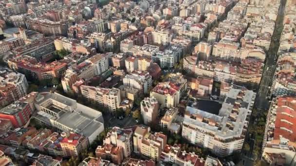 Αεροφωτογραφία Drone Της Βαρκελώνης Ισπανία Μπλόκα Πολλαπλά Κτίρια Κατοικιών Δρόμοι — Αρχείο Βίντεο