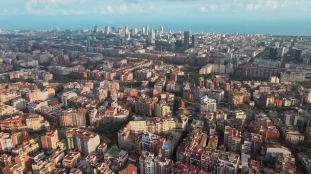 Barcelona Spanya Nın Hava Aracı Görüntüsü Uzaktaki Akdeniz Birden Fazla — Stok video