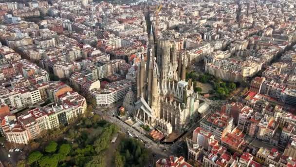 Letecký Pohled Barcelonu Španělsko Bloky Více Obytných Budov Sagrada Familia — Stock video