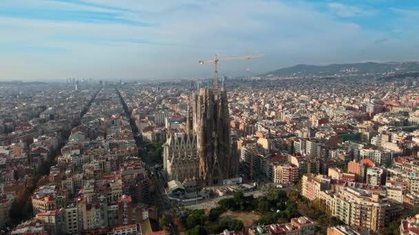 Вид Воздуха Барселону Испания Блоки Несколькими Жилыми Зданиями Sagrada Familia — стоковое видео