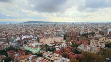 Barcelona, İspanya 'nın hava aracı görüntüsü. Birden fazla konut ve ofis binası.