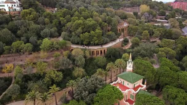 Letecký Pohled Barcelonu Španělsko Park Guell Turisty Spousta Zeleně — Stock video