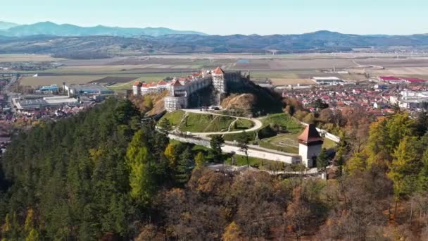 Vista Aérea Fortaleza Rasnov Rumania Fortaleza Medieval Con Turistas Cima — Vídeo de stock